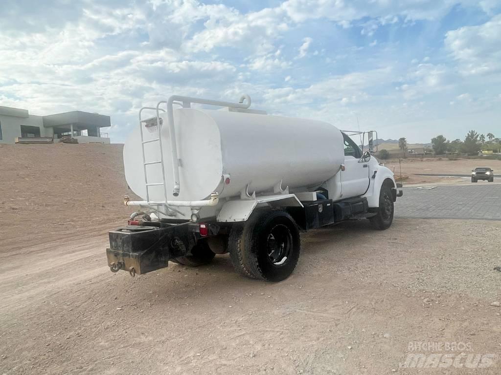 Ford F 750 XLT 水罐车
