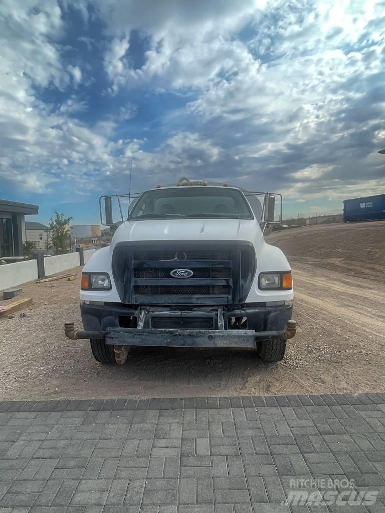 Ford F 750 XLT 水罐车