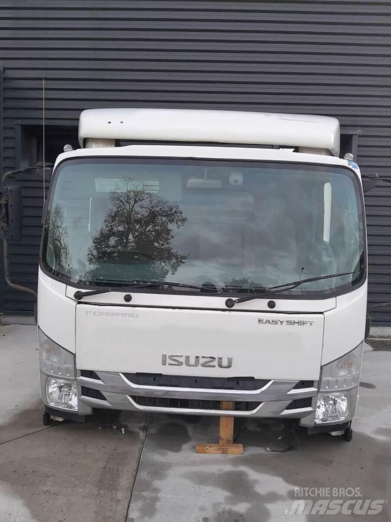 Isuzu N75 驾驶室与内部