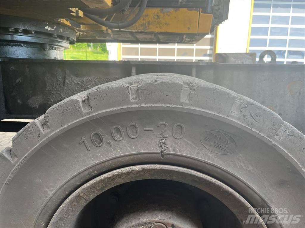 CAT MH3026 轮式挖掘机