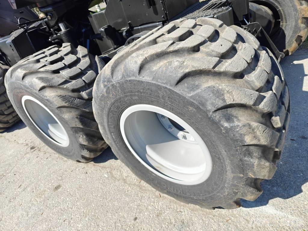 Komatsu 901 XC 收割机