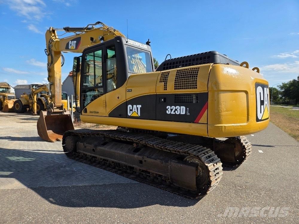 CAT 323DL 履带挖掘机
