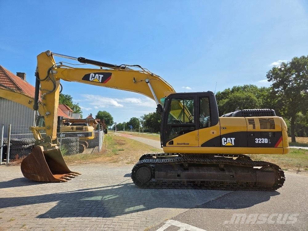 CAT 323DL 履带挖掘机
