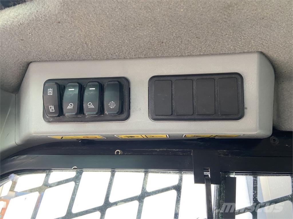 CAT 226 D3 (5867) 滑移装载机