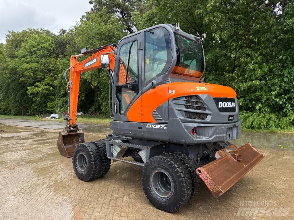 Doosan DX 57 W 轮式挖掘机