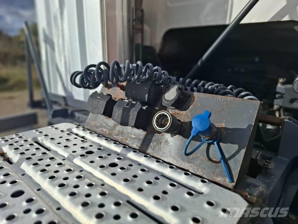 Scania R 490 牵引车