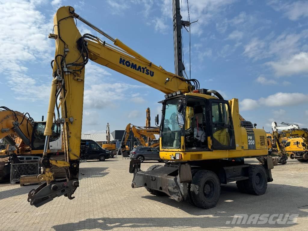 Komatsu PW 200-7 轮式挖掘机