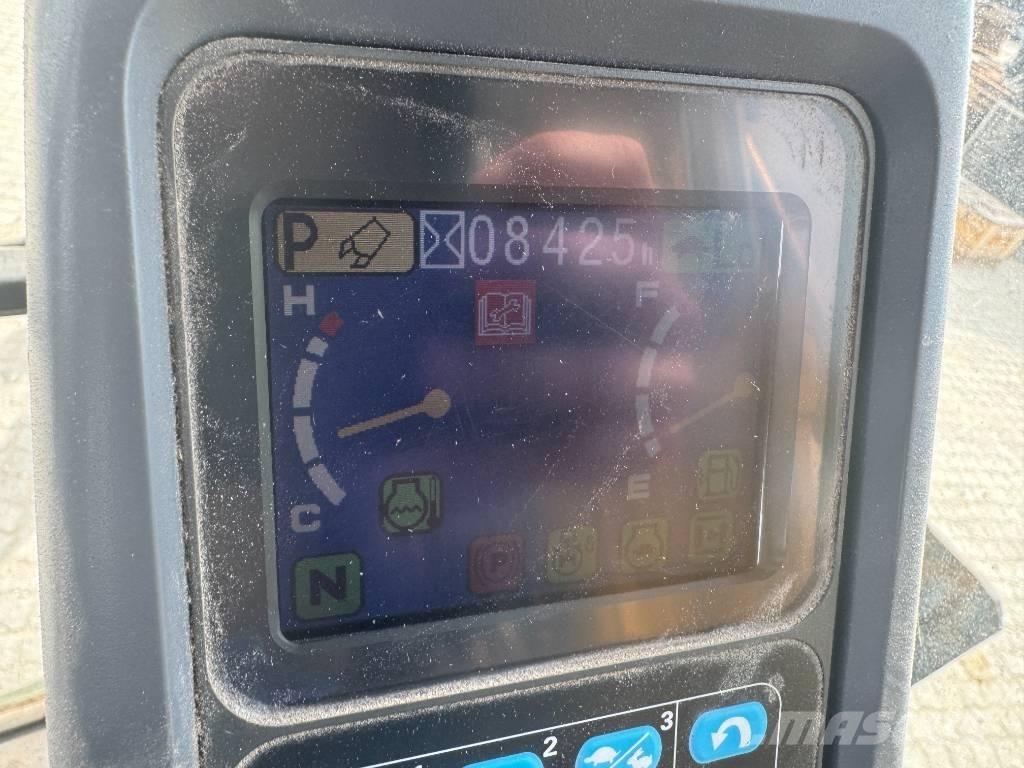 Komatsu PW 200-7 轮式挖掘机
