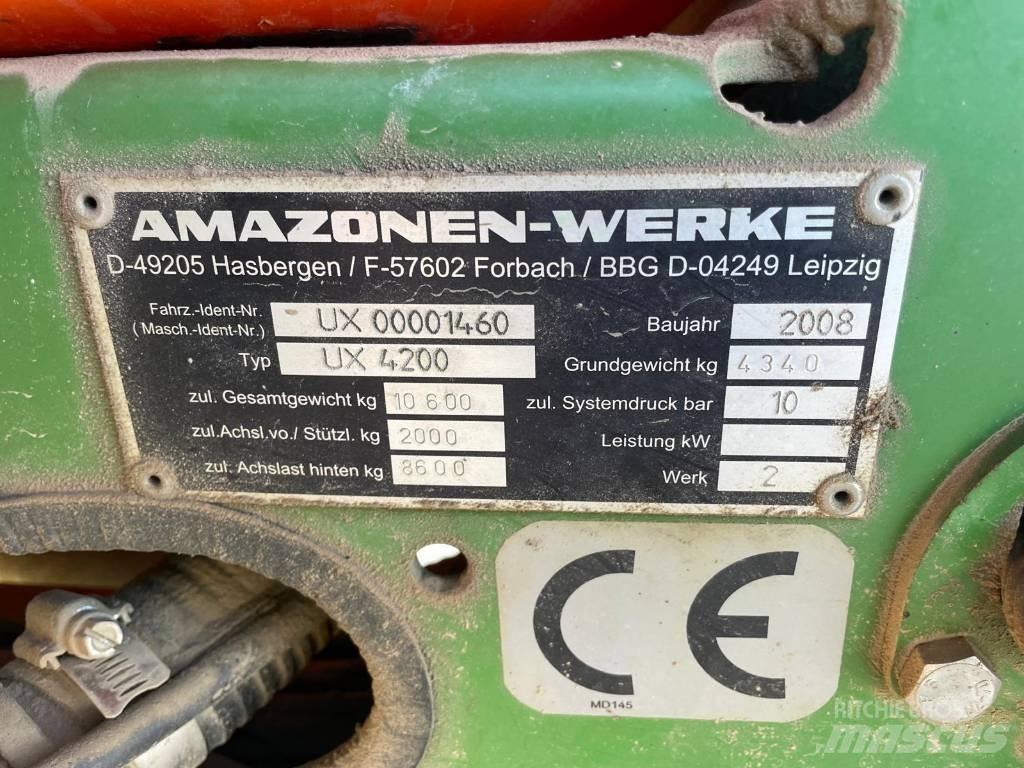 Amazone UX 4200 牵引式喷雾机