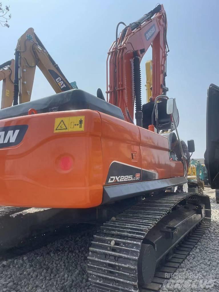 Doosan DX 225LC-9C 履带挖掘机