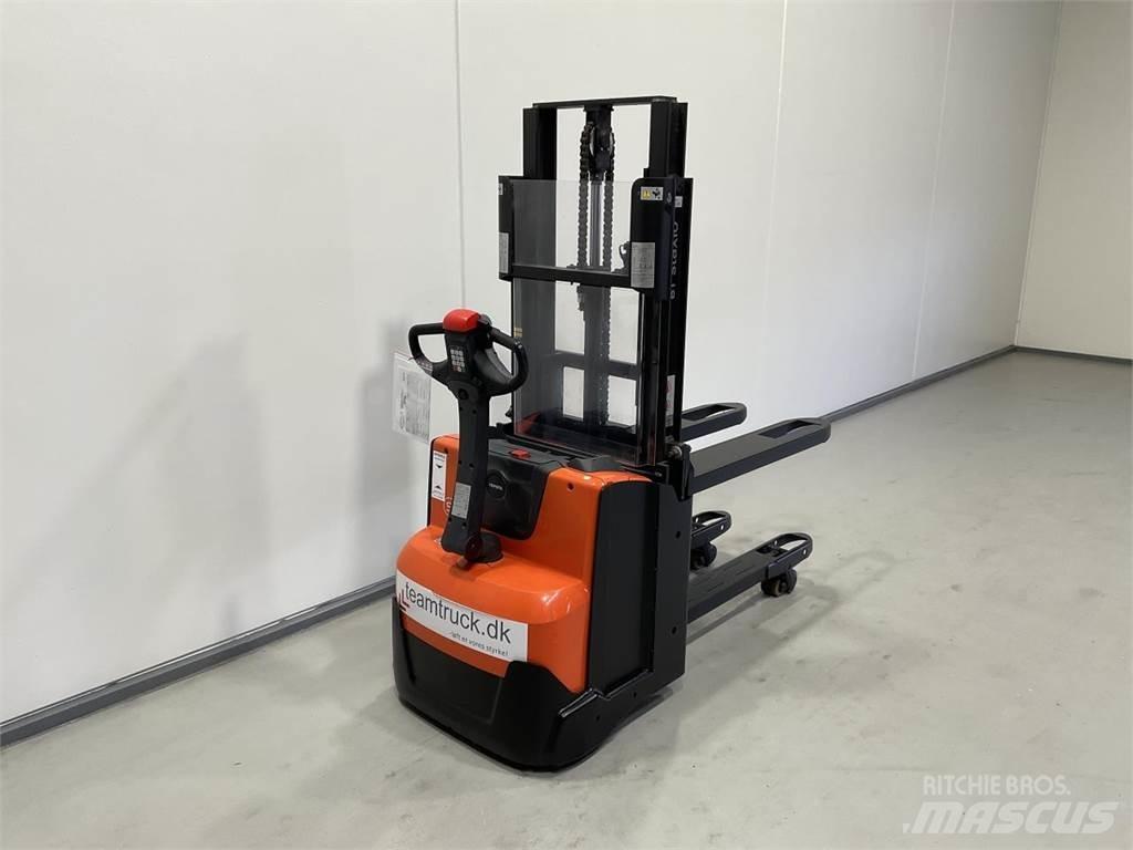 Toyota SWE200D 行走式堆垛机