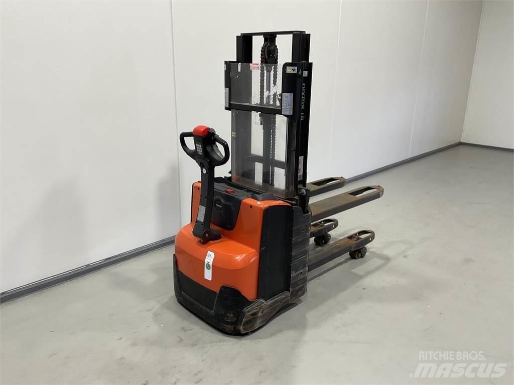 Toyota SWE200D 行走式堆垛机