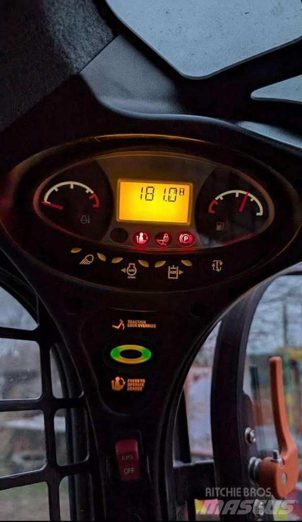 Bobcat T 450 滑移装载机