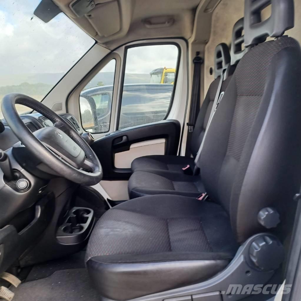 Peugeot Boxer 皮卡车