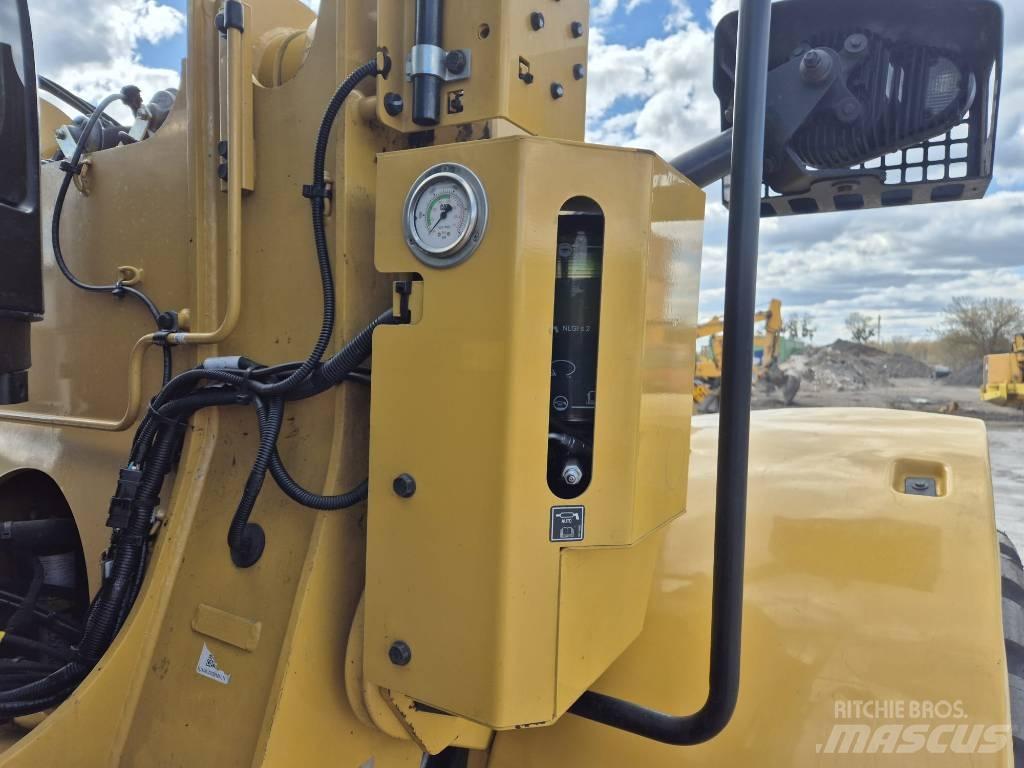 CAT 926M 轮式装载机
