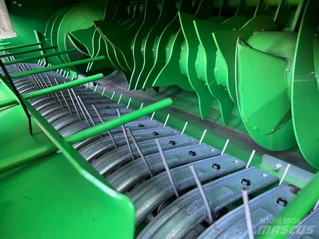 John Deere V461M 圆捆打捆机