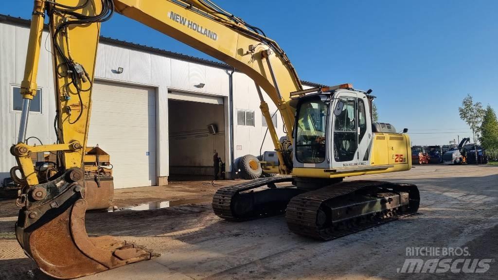 New Holland E 215 B 履带挖掘机