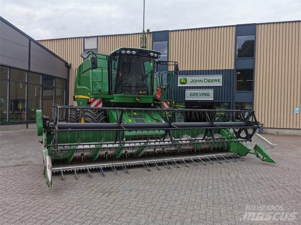 John Deere T560 联合收割机