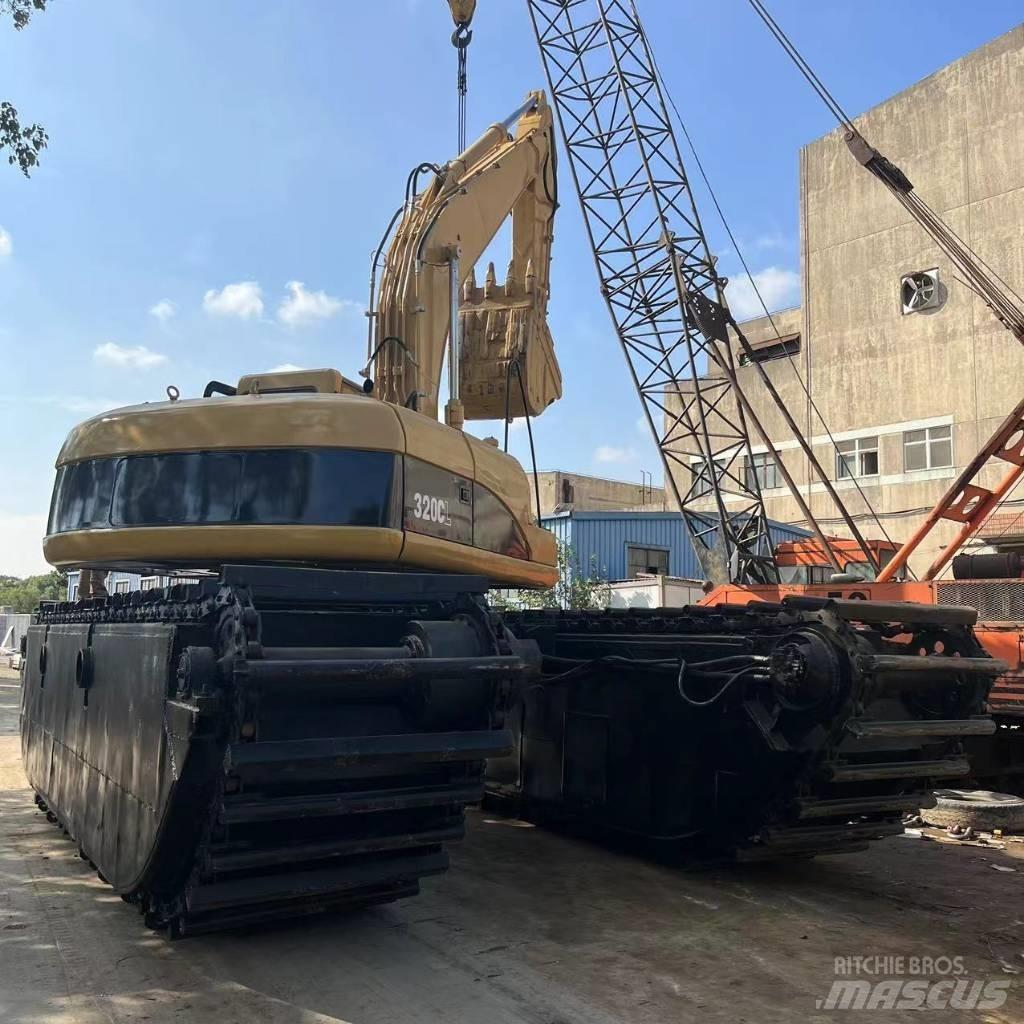 CAT 320 C 水陆两栖挖掘机