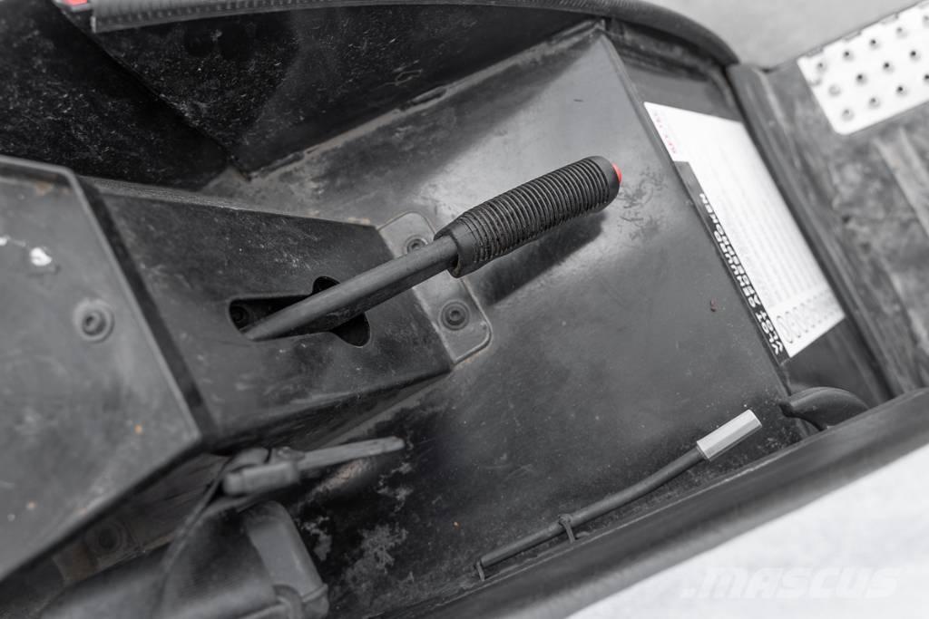 Manitou MLA 3-25 HC 小型装载机