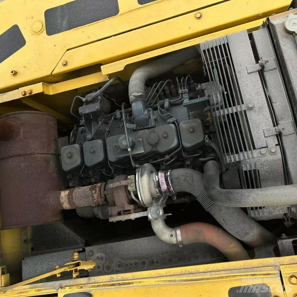 Komatsu 220-7 履带挖掘机