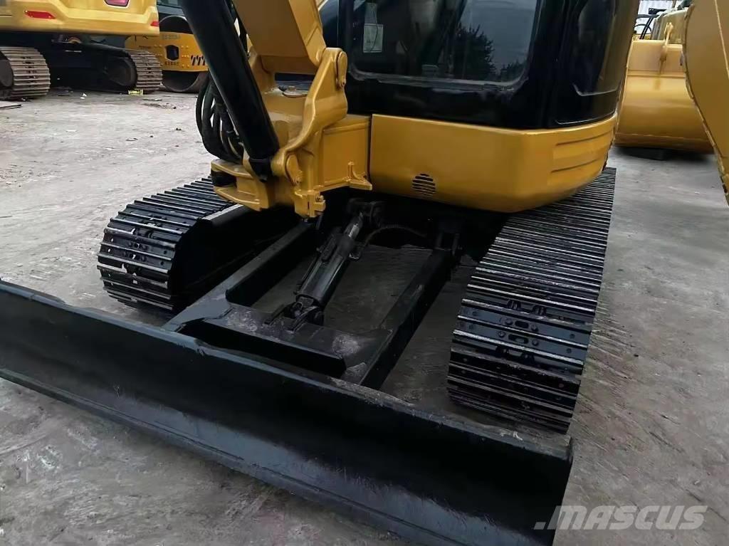 CAT 304 CR 小型挖掘机