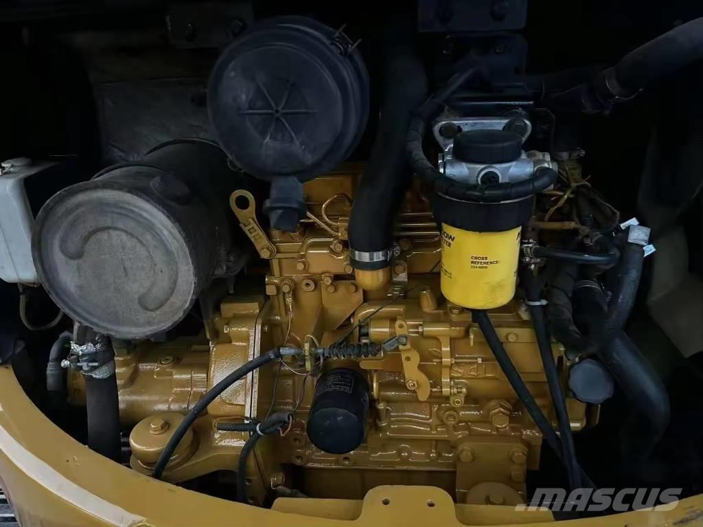 CAT 304 CR 小型挖掘机