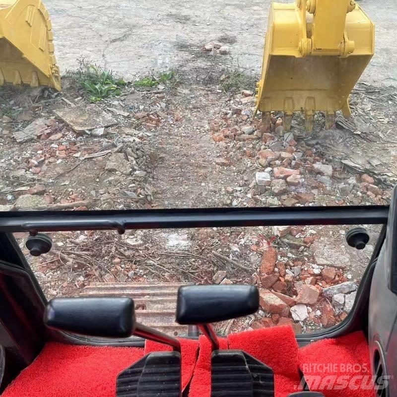 Komatsu PC 138 履带挖掘机