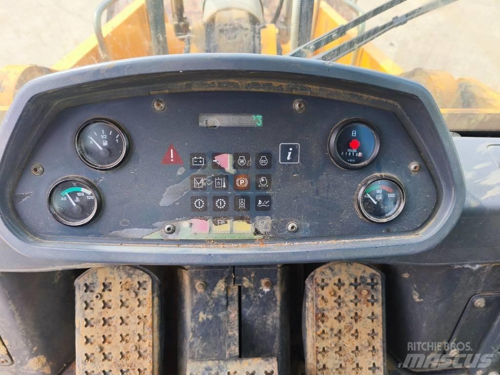 Liebherr LR 634 履带式装载机