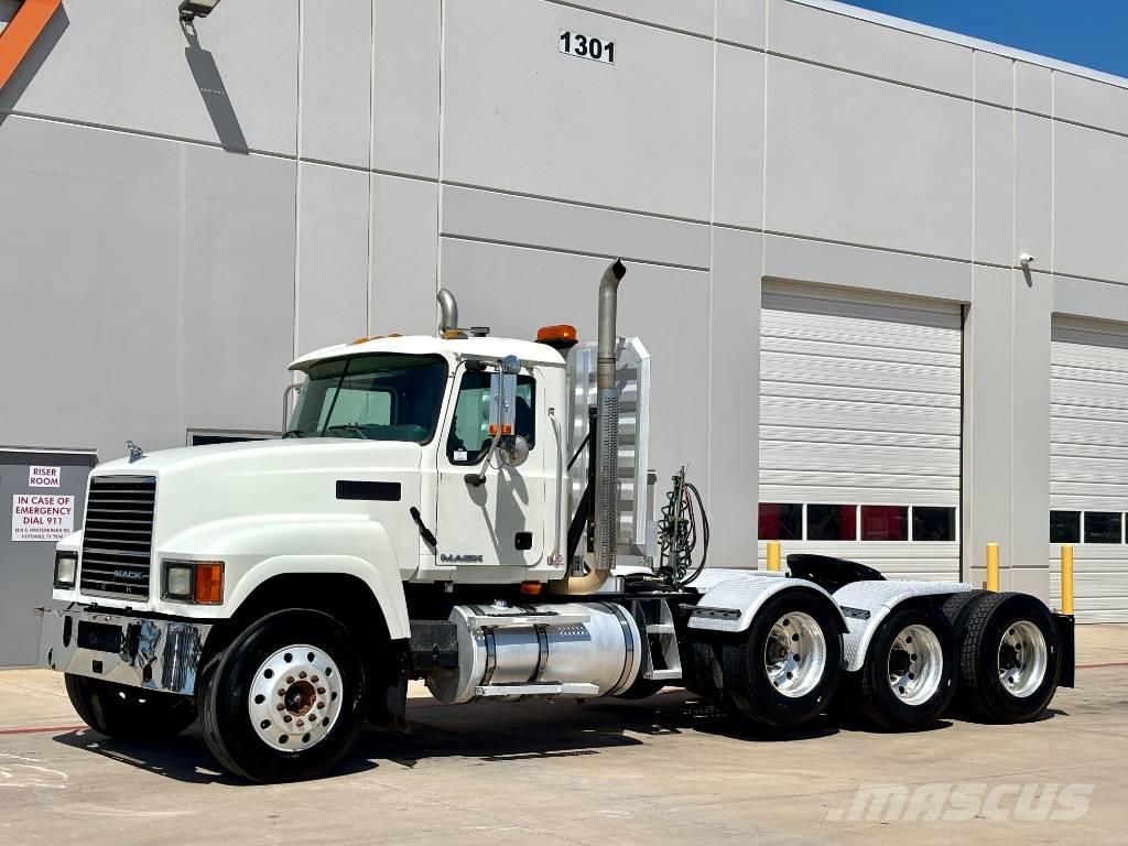 Mack CHU 613 牵引车