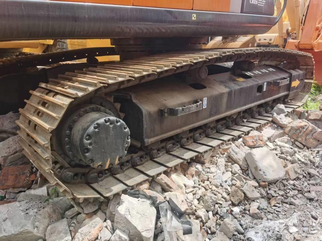 Hitachi ZX 200 履带挖掘机