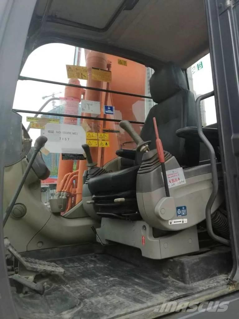 Hitachi zx200 履带挖掘机