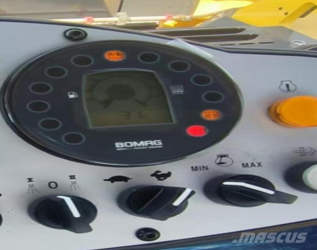 Bomag BW 202 AD-4 双轮压路机