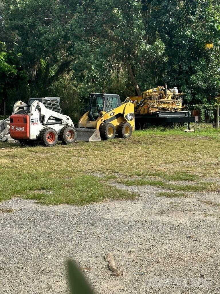 CAT 246 C 滑移装载机