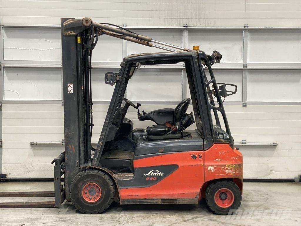 Linde E30-01 电动叉车