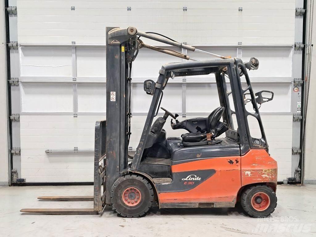 Linde E30-01 电动叉车