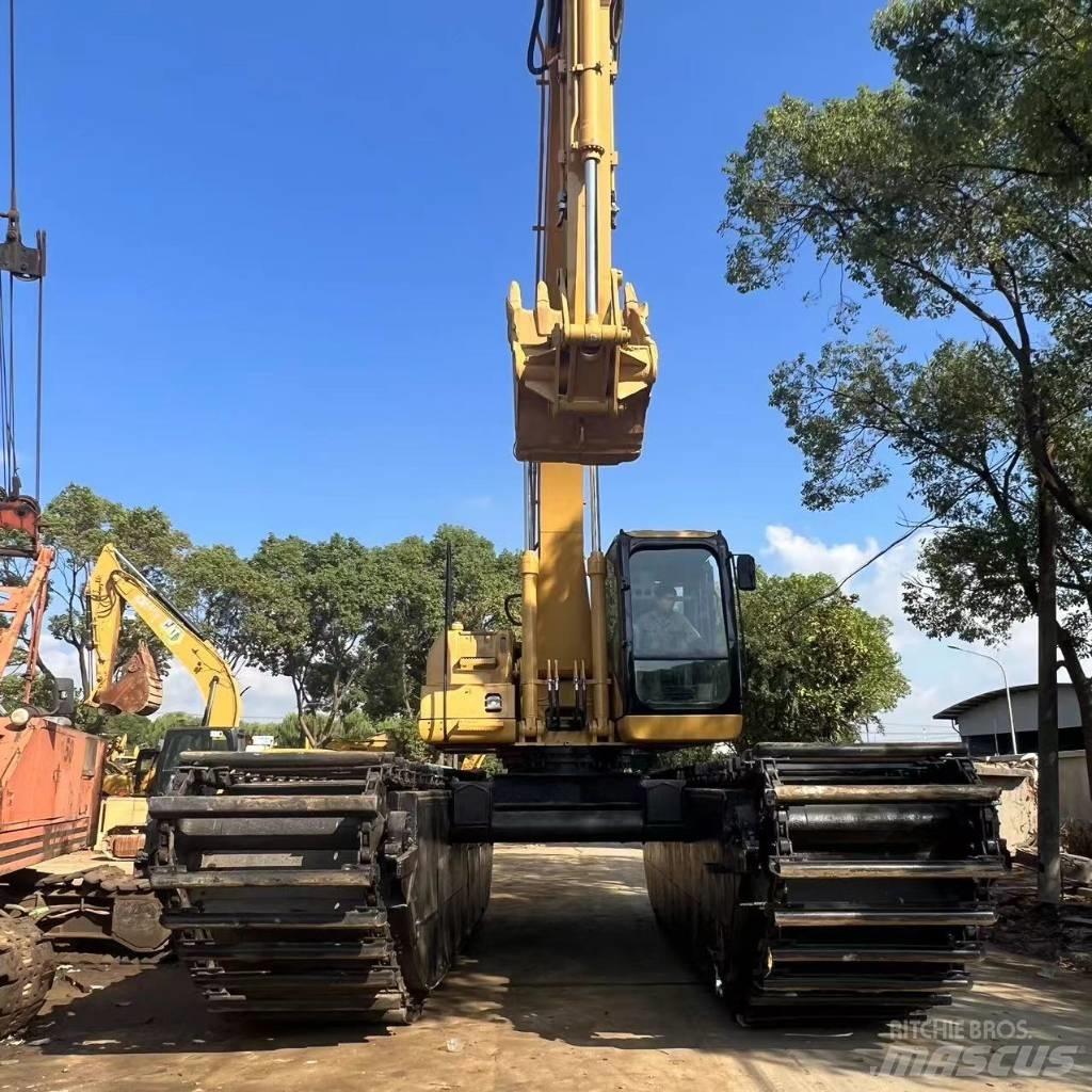 CAT 320 C 水陆两栖挖掘机