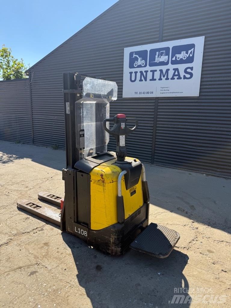 BT SPE 125 手推堆垛车
