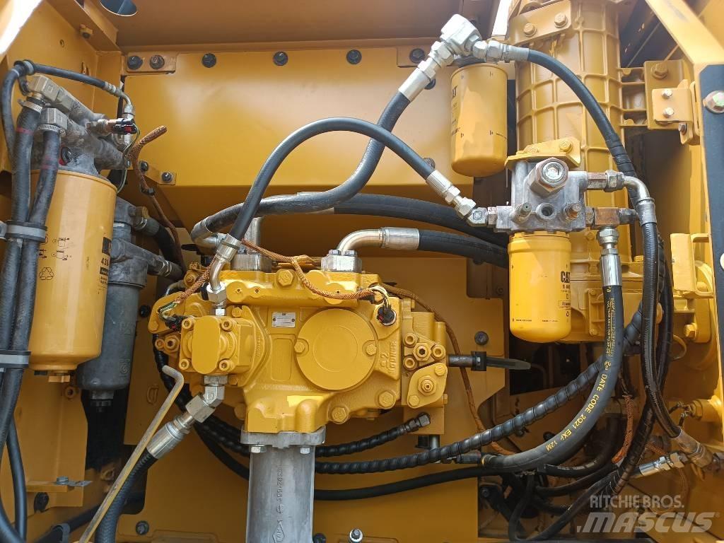 CAT 323D2L 履带挖掘机