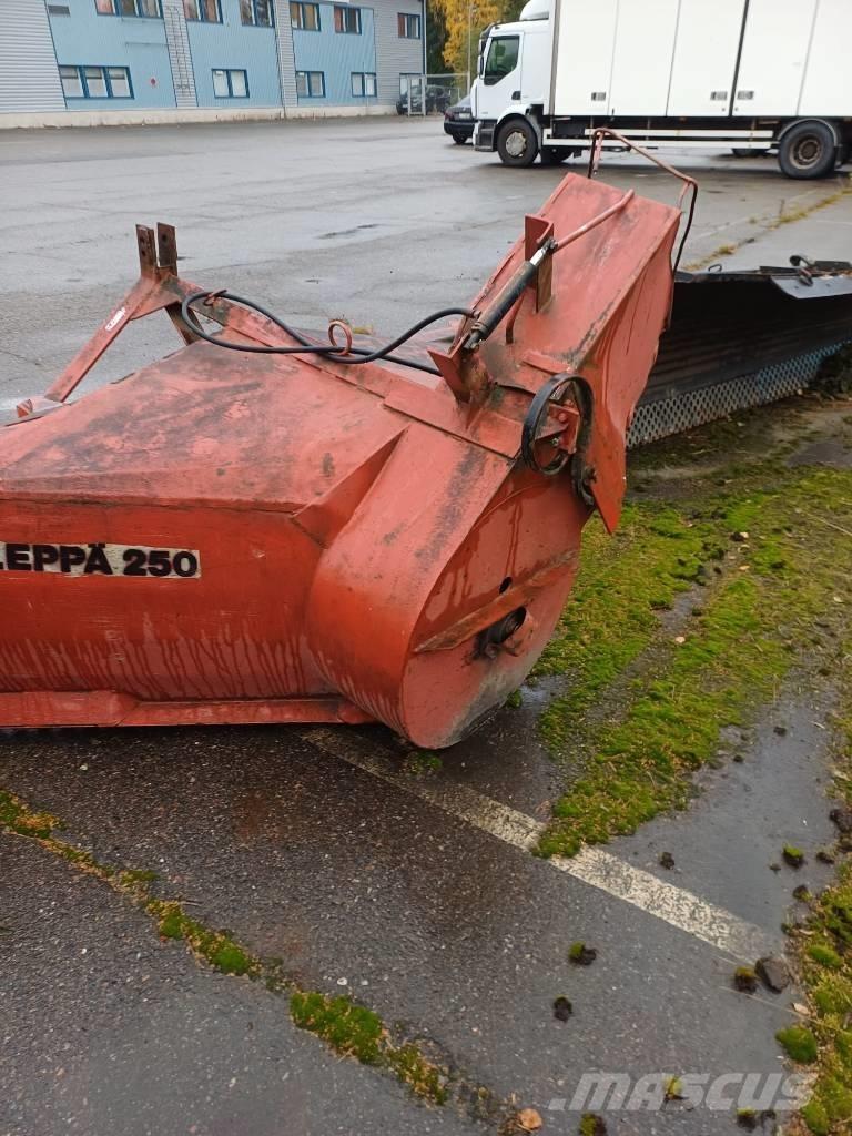 Leppä Leppä 250 扬雪机