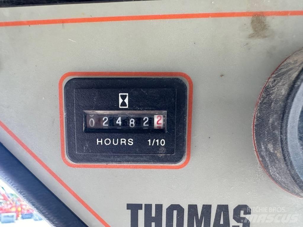 Thomas T137 滑移装载机