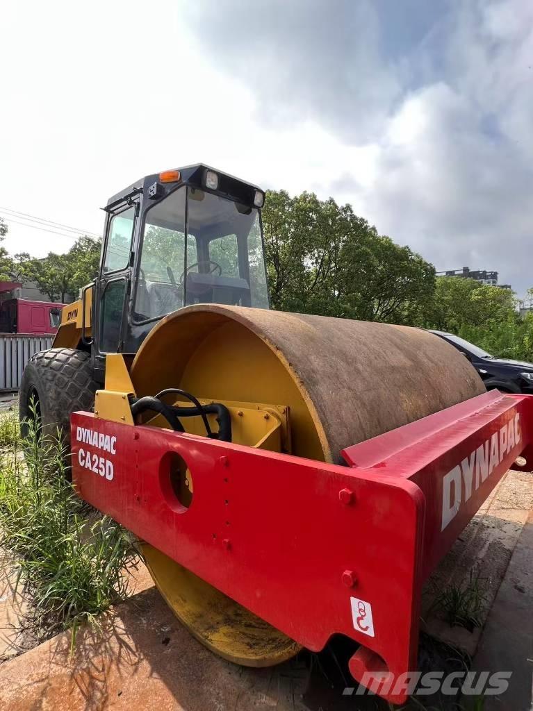 Dynapac CA25D 单轮压路机
