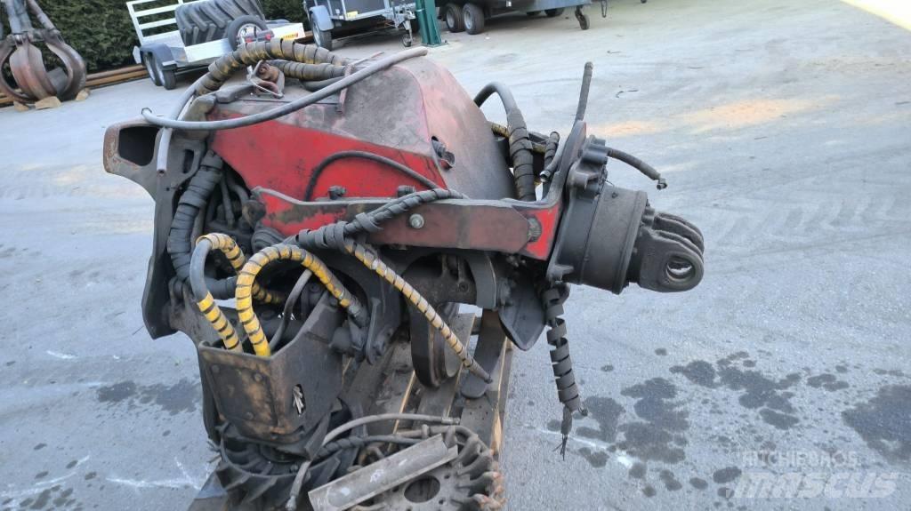 Komatsu 350 收割机