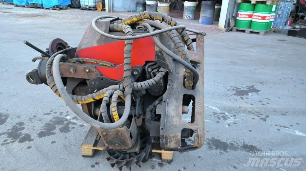 Komatsu 350 收割机
