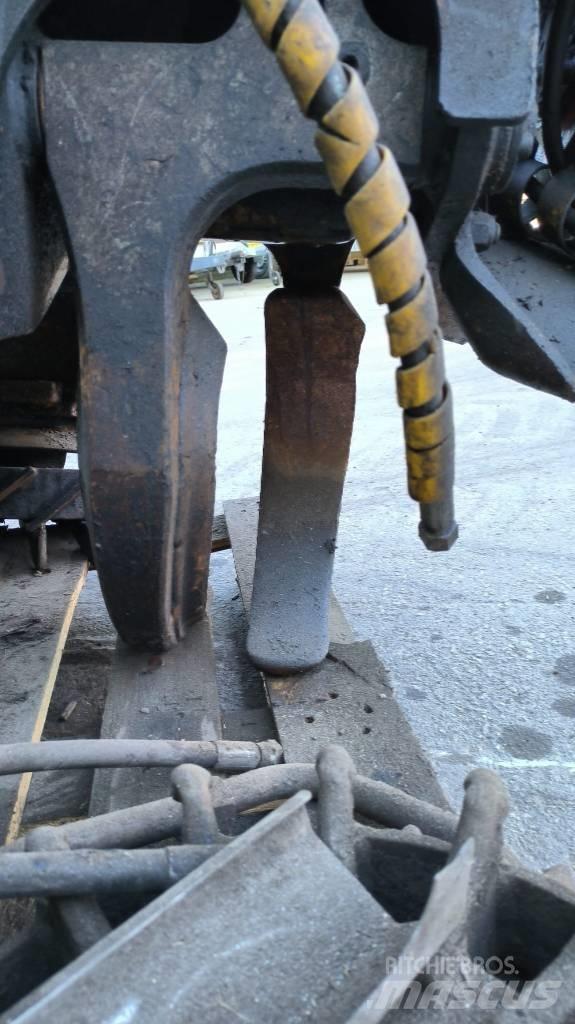 Komatsu 350 收割机