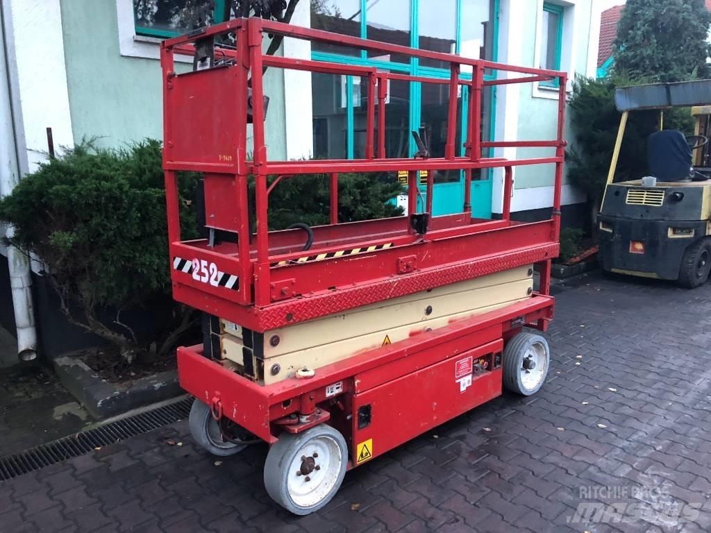 JLG 2030 F3    V-3409 客货电梯
