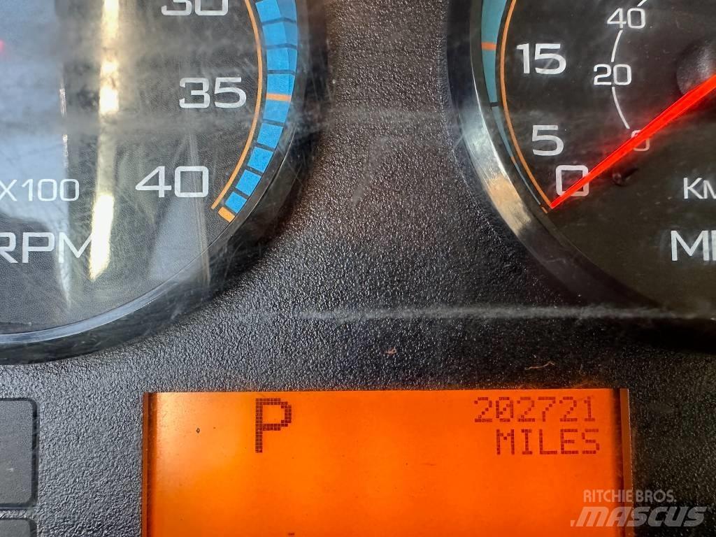 International 4300 平板栏板货车