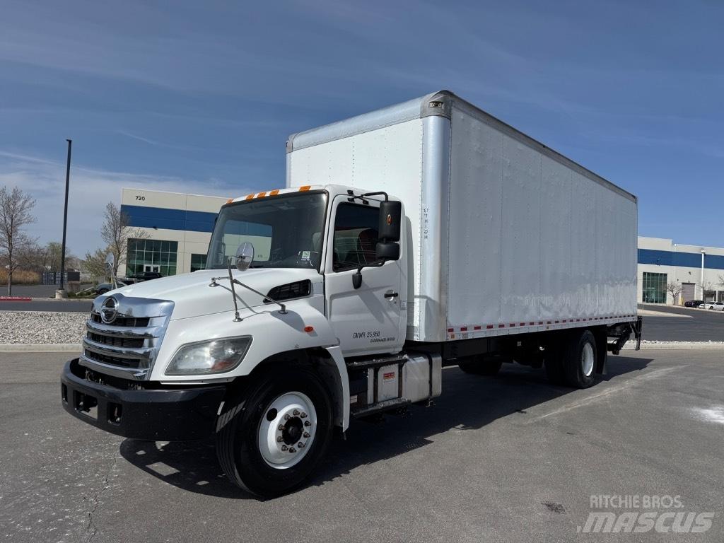 Hino 268 大型面包车
