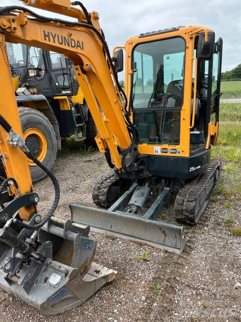 Hyundai R25Z-9 AK 小型挖掘机
