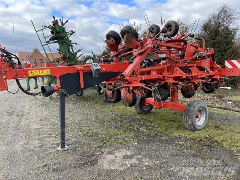 Kuhn GF 13002 犁耙和摊草机